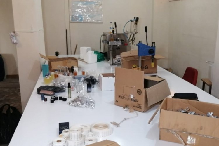 İstanbul'da 20 bin şişe sahte parf&uuml;m ele ge&ccedil;irildi