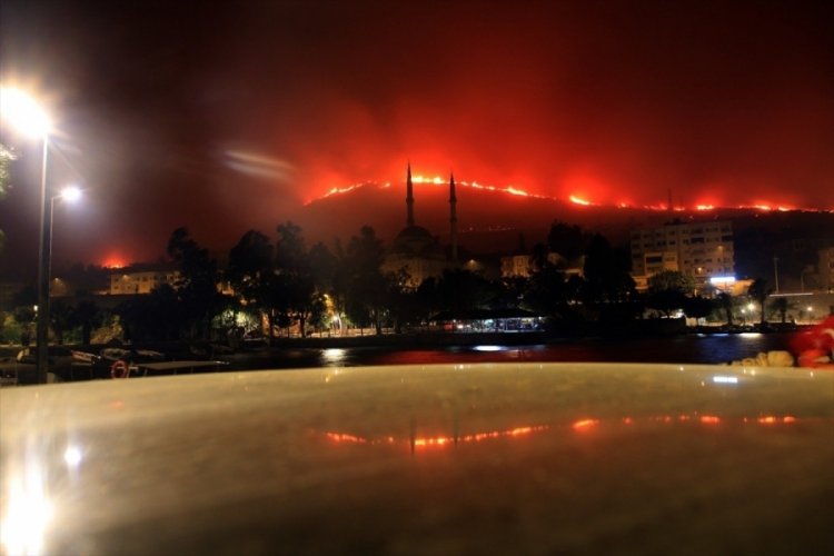 Mersin'deki yangına müdahale sürüyor