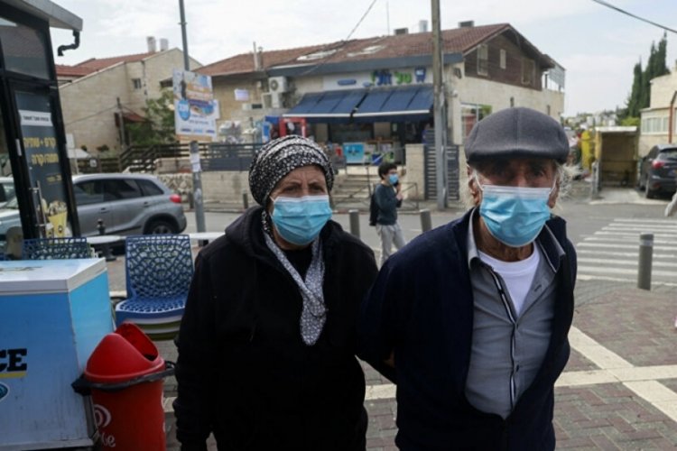 İsrail'de 60 yaş &uuml;zerine &uuml;&ccedil;&uuml;nc&uuml; doz aşı uygulaması başlıyor