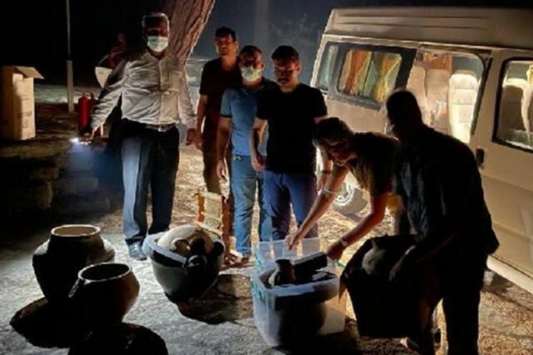 Yangınla m&uuml;cadele eden Osmaniye'de tarihi eserler b&ouml;yle taşındı