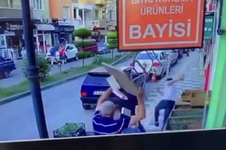 Bartın'da baba ve oğlu sokak ortasında bı&ccedil;aklandı