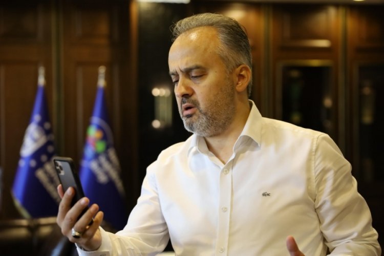 Bursa Büyükşehir Belediye Başkanı Aktaş, tüm Türkiye'yi ağlatan Gülsüm Teyze'ye moral verdi