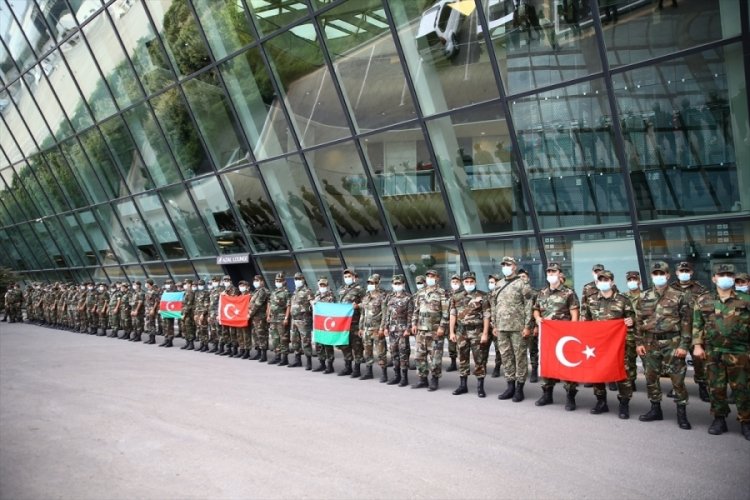 Azerbaycanlı ekipler, destek için Türkiye'ye hareket etti