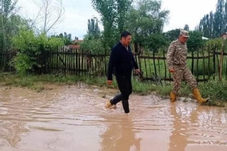 Kırgızistan'ı sel vurdu