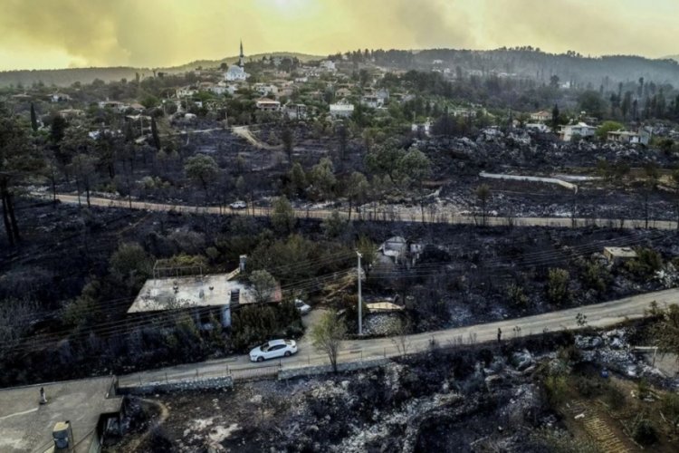 Manavgat'taki b&uuml;y&uuml;k yangın 4'&uuml;nc&uuml; g&uuml;n&uuml;nde! 2 yangın iş&ccedil;isi yaşamını yitirdi