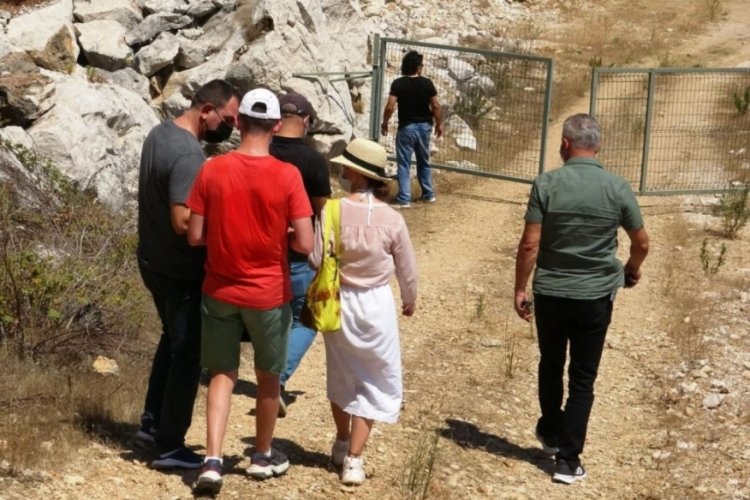 Antalya'da Rus turistler polisi alarma ge&ccedil;irdi!