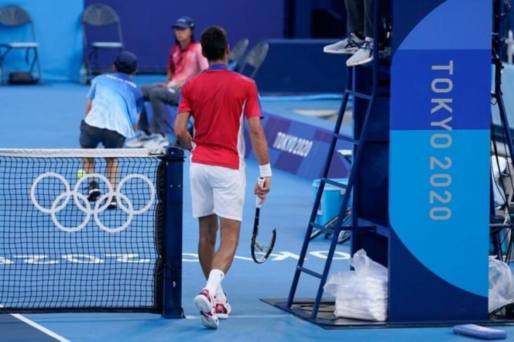 Djokovic'e bir şok daha! Çılgına döndü, iki kez raket kırdı