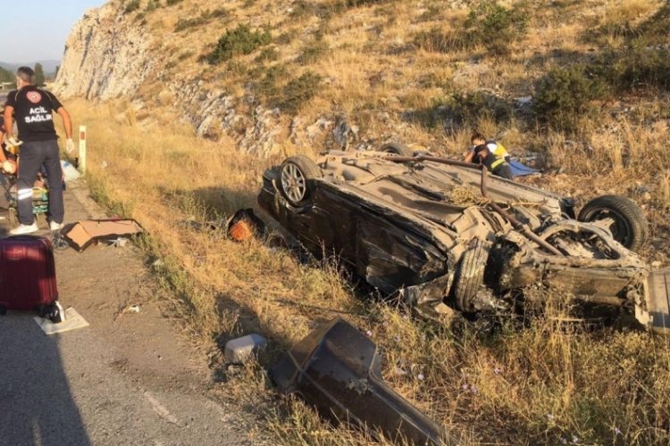 Takla atan otomobilde bir aile yaralandı