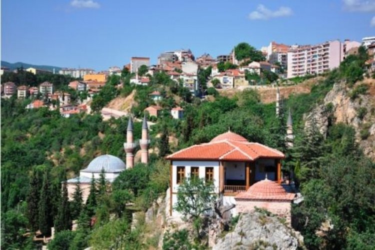 Şeyh Edebali T&uuml;rbesi ziyarete kapatıldı