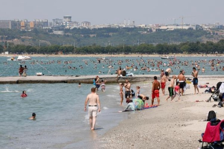 İstanbullular, Menekşe Plajı'na akın etti