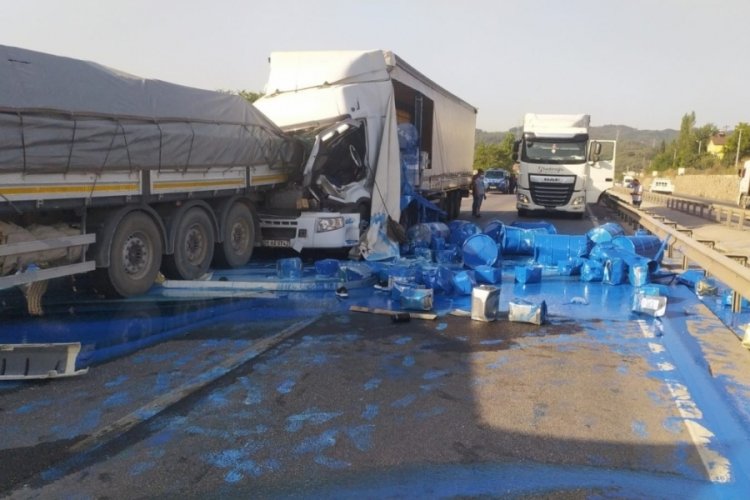 Bursa'da boyalar yola saçıldı!