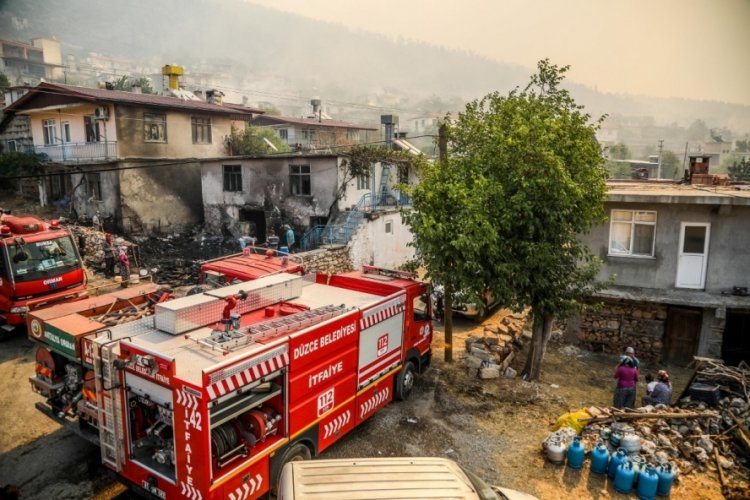 İtfaiye eri balayını iptal edip yangınla m&uuml;cadeleye koştu