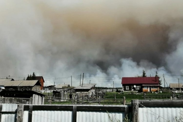 Rusya'da orman yangını yerleşim yerine sıçradı