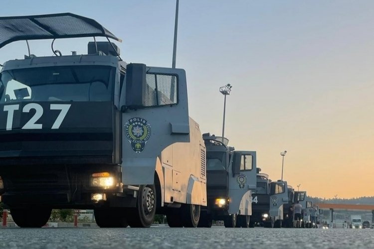 İstanbul Emniyeti yangın bölgelerine 20 TOMA sevk etti