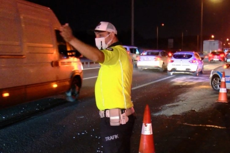 İstanbul'da minib&uuml;s ile otomobil &ccedil;arpıştı: 3'&uuml; &ccedil;ocuk, 7 yaralı