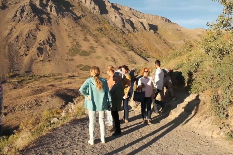 Hastalar şifayı Nemrut Krater G&ouml;l&uuml;'nde arıyor