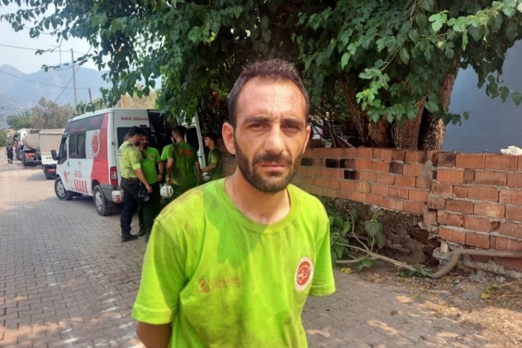 Bursalı g&ouml;n&uuml;ll&uuml; babasını toprağa verdi yangına koştu