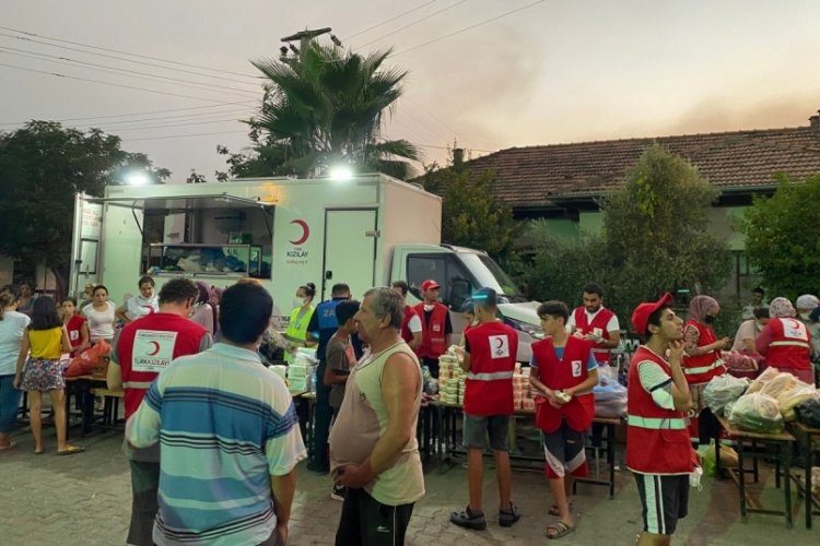 T&uuml;rk Kızılay Bursa Şubesi yangın b&ouml;lgesinde 24 saat hizmet veriyor