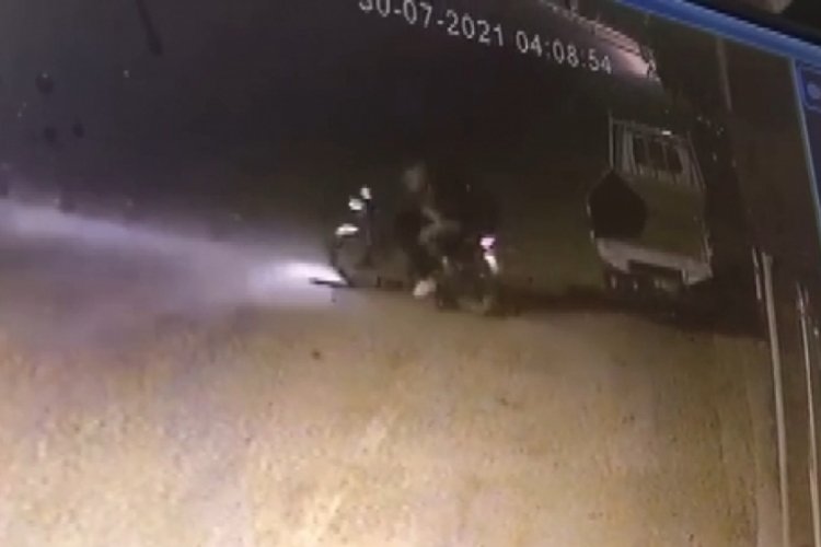 Bursa'da motosiklet hırsızlığı kameraya yansıdı!
