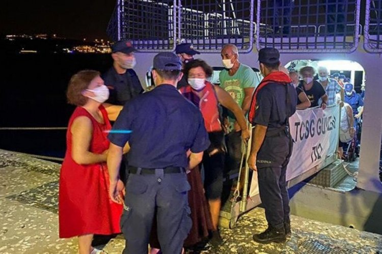 Sahil G&uuml;venlik, 8 bin 326 kişiyi tahliye etti