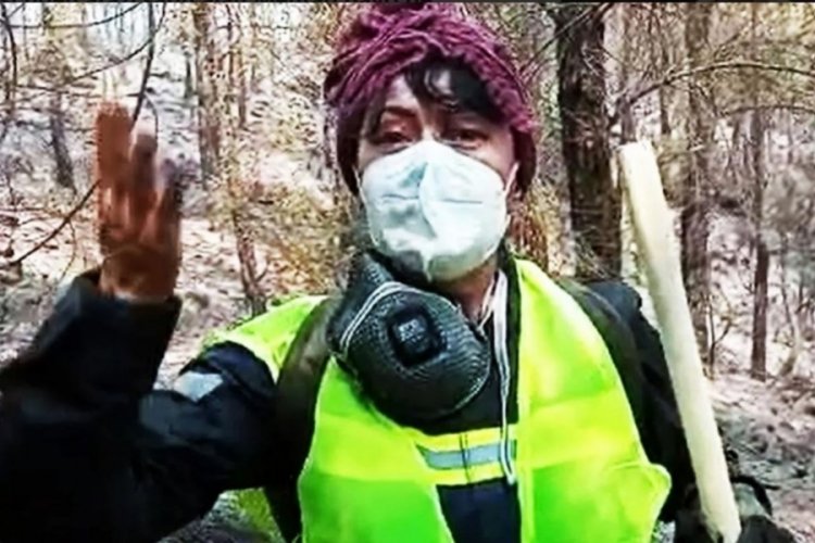 Muğla'da yangın sahasında canla başla &ccedil;alışan &uuml;nl&uuml; oyuncu: Asla unutmayalım!