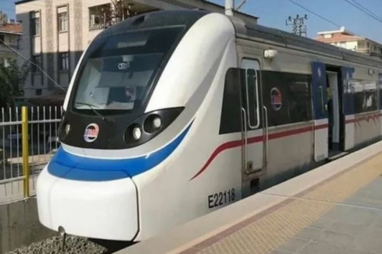 İzmir'de y&uuml;k treni raydan &ccedil;ıktı seferlerde aksama yaşanıyor
