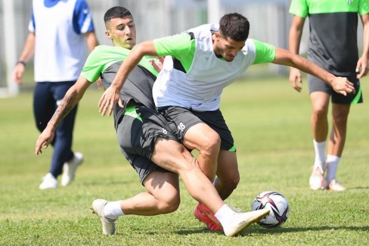 Bursaspor'da hazırlıklar sabah antrenmanıyla devam etti