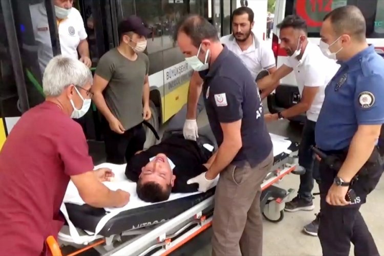 Bursa'da halk otob&uuml;s&uuml; şof&ouml;r&uuml; fenalaşan yolcuyu g&uuml;zergahını değiştirerek hastaneye yetiştirdi