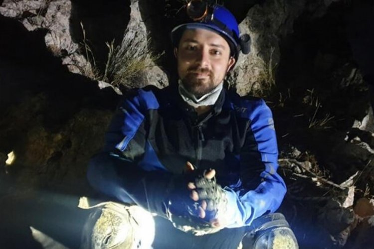 Gazeteci, Karaman'da bir mağarada mahsur kaldı
