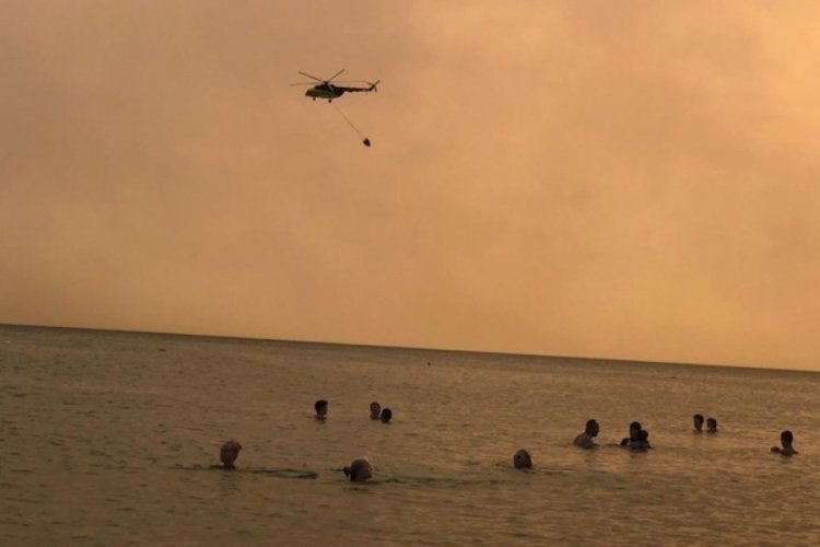 Yangınlarla m&uuml;cadele eden b&ouml;lgelerdeki turizmcilerden &ccedil;ağrı