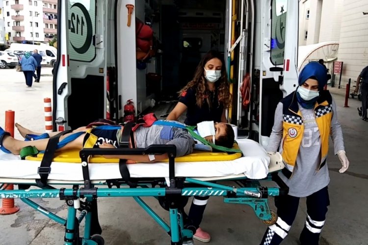 Bursa'da araba &ccedil;arpan bisikletli &ccedil;ocuk yaralandı