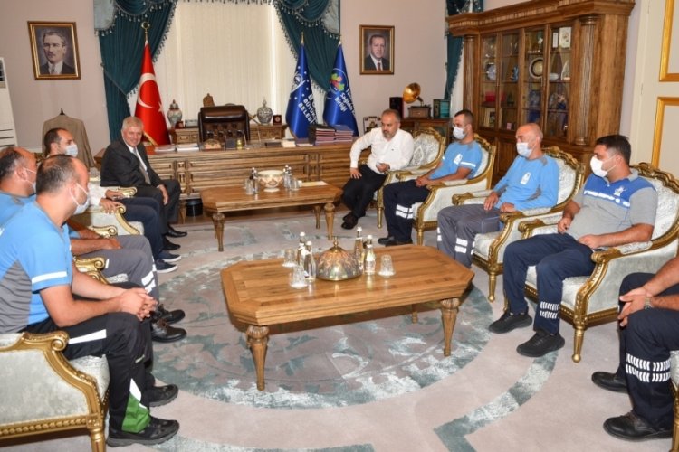 Arhavi'deki sel felaketinde g&ouml;rev alan BUSKİ personelleri Bursa'ya d&ouml;nd&uuml;