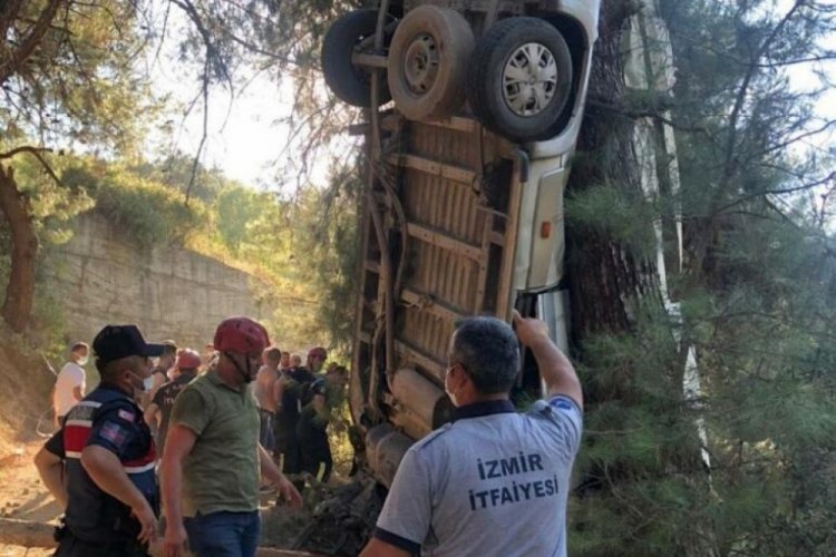 İzmir'de midib&uuml;s devrildi! &Ccedil;ok sayıda &ouml;l&uuml; ve yaralı var