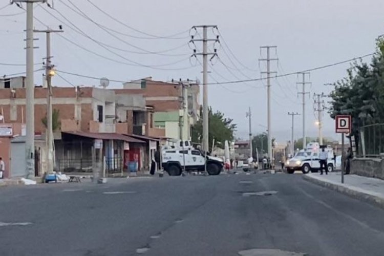 Diyarbakır'da silahlı ve satırlı kavga: 1 &ouml;l&uuml; 2 yaralı