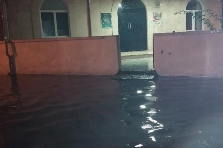 Samsun'da etkili olan sağanakta su taşkınları oldu!