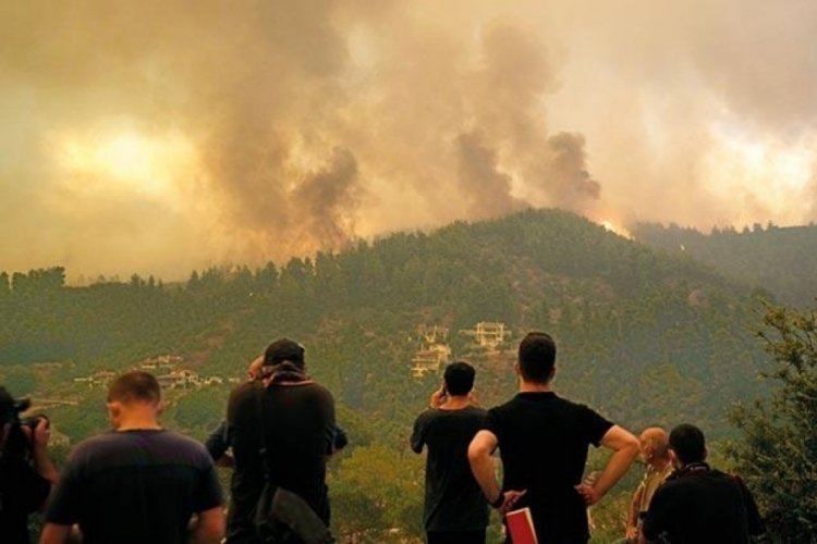 Yunanistan'ın yangını s&ouml;nm&uuml;yor! Eğriboz ve Mora yanıyor