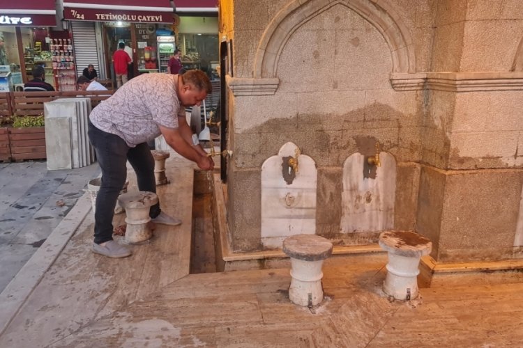 Tarihi şadırvanın 'mermer' ile kaplanmasına b&uuml;y&uuml;k tepki