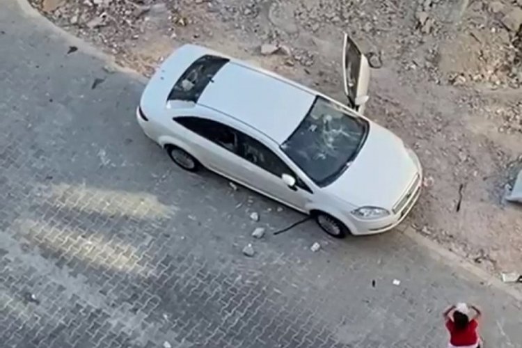 İstanbul'da kızgın kadın &ouml;fkesini arabadan &ccedil;ıkardı