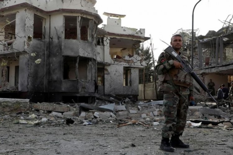 İngiliz General Afganistan i&ccedil;in 'Geleceğini sattılar' ifadelerini kullandı