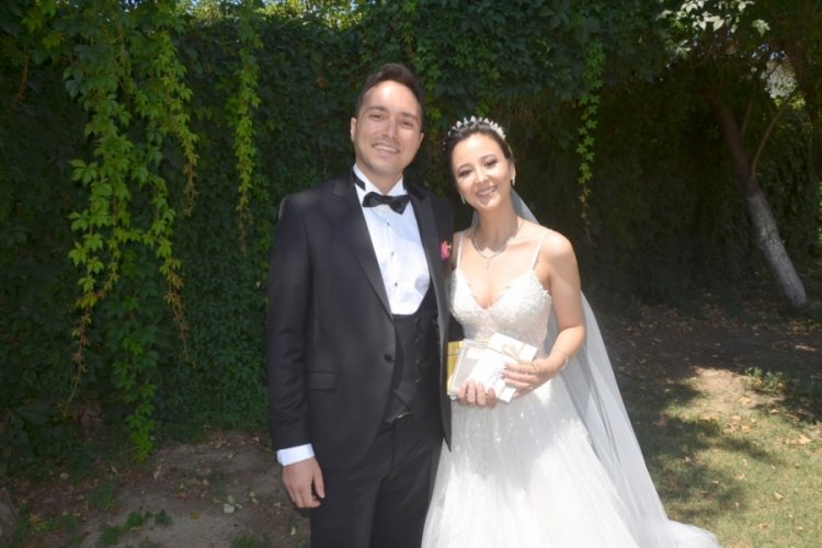 İstanbul'da &ouml;rnek davranış! Nikah şekeri yerine kitap verdiler