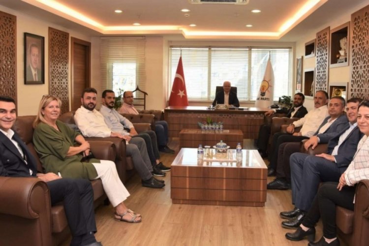 Bursaspor'dan AK Parti'ye 'Ayağa Kalk Bursa' ziyareti