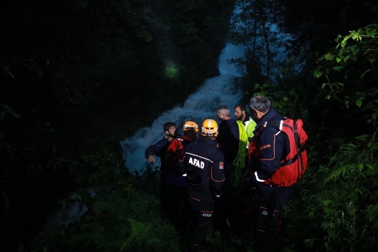 Rize'de selde mahsur kalan 6 kişi kurtarıldı