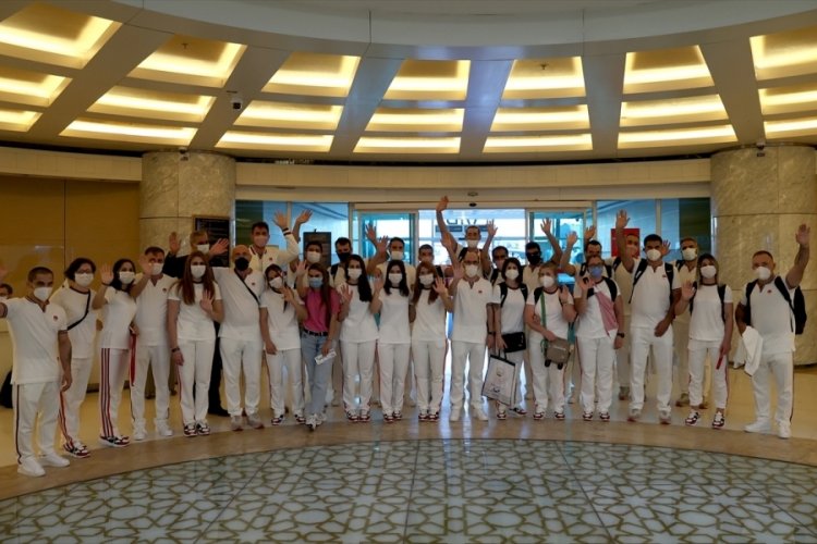 Paralimpik oyunlarında m&uuml;cadele edecek sporcular Tokyo'ya uğurlandı