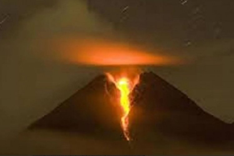 Merapi Yanardağı yeniden harekete ge&ccedil;ti