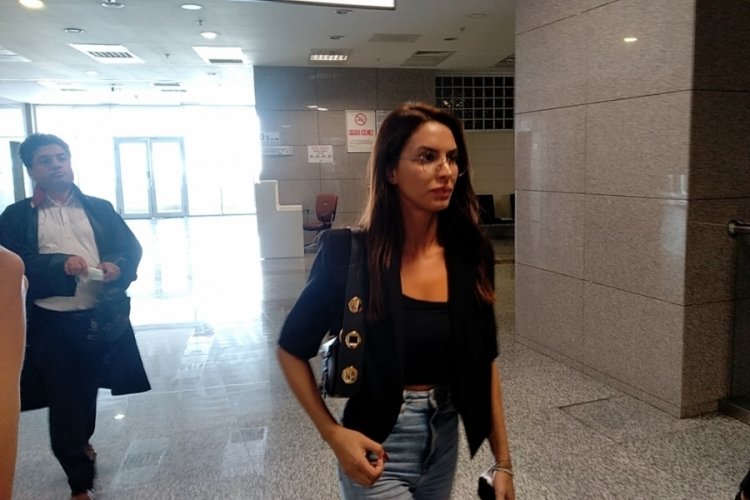 Ayşeg&uuml;l &Ccedil;ınar: Dışarıda basın var, ben sanat&ccedil;ıyım, l&uuml;tfen bana kelep&ccedil;e takmayın dedim