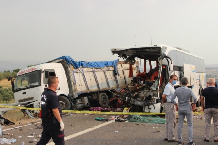 Soma'da 6 kişinin &ouml;ld&uuml;ğ&uuml; 42 kişinin yaralandığı kazada s&uuml;r&uuml;c&uuml; tutuklandı