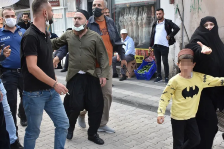 Akşener'e Sivas'ta protesto: FET&Ouml;'c&uuml;s&uuml;n diye bağırdılar