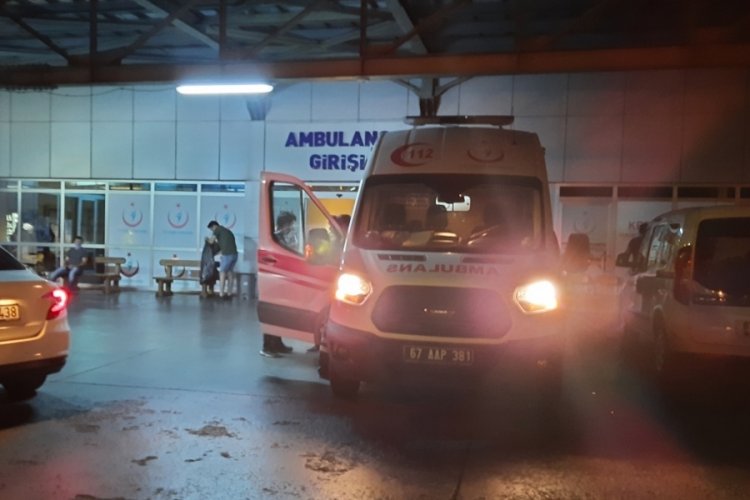 3 kişi yediği tavuktan zehirlendi