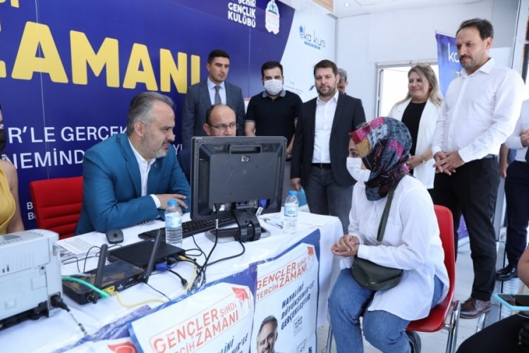 Bursa B&uuml;y&uuml;kşehirden gen&ccedil;lere tercih desteği