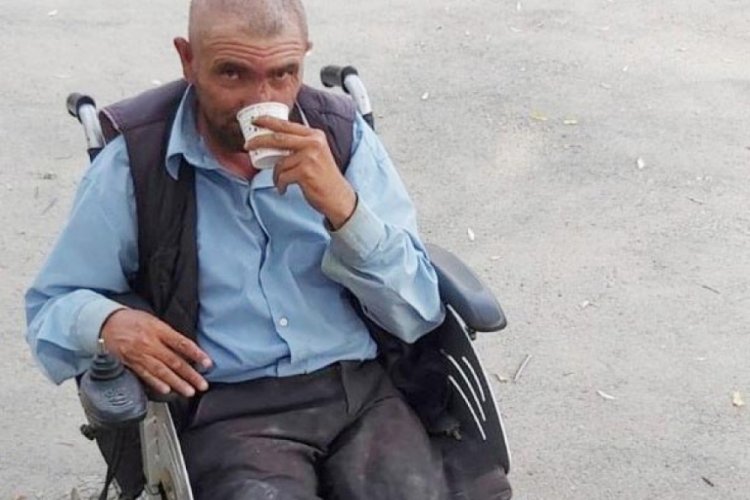 Iğdır'da d&uuml;kkanın &ouml;n&uuml;nde duran engelliye tekme attı